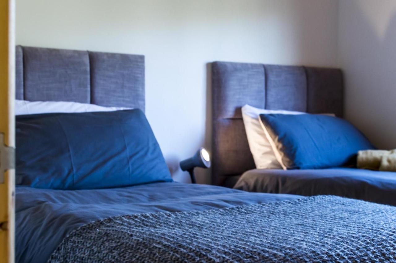 Fern Lodge - 2 Bedroom Log Cabin - Saint Florence - Tenby 외부 사진