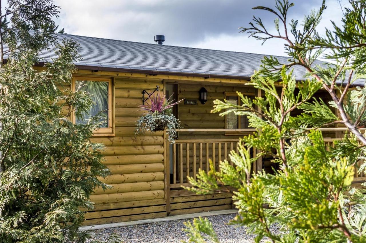 Fern Lodge - 2 Bedroom Log Cabin - Saint Florence - Tenby 외부 사진