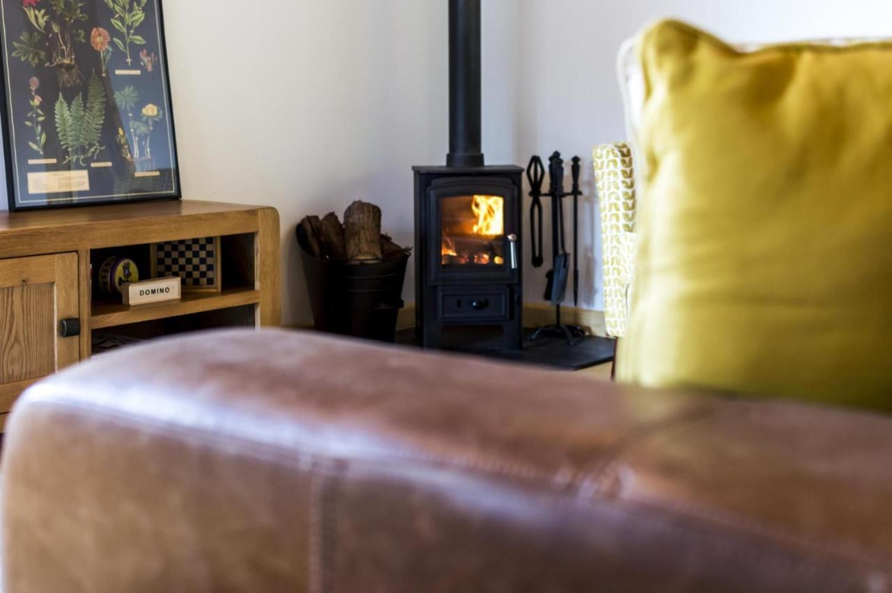 Fern Lodge - 2 Bedroom Log Cabin - Saint Florence - Tenby 외부 사진