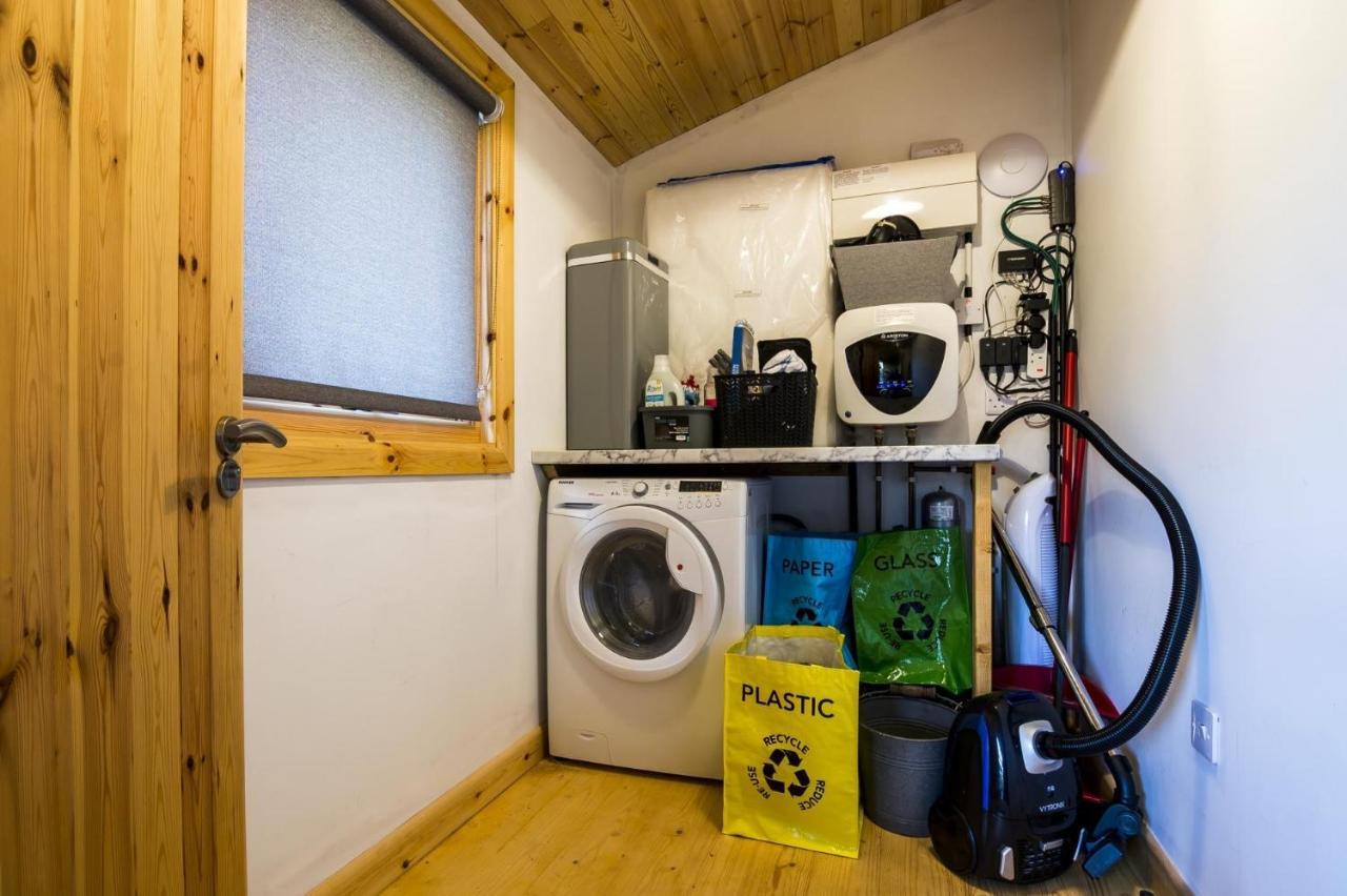 Fern Lodge - 2 Bedroom Log Cabin - Saint Florence - Tenby 외부 사진
