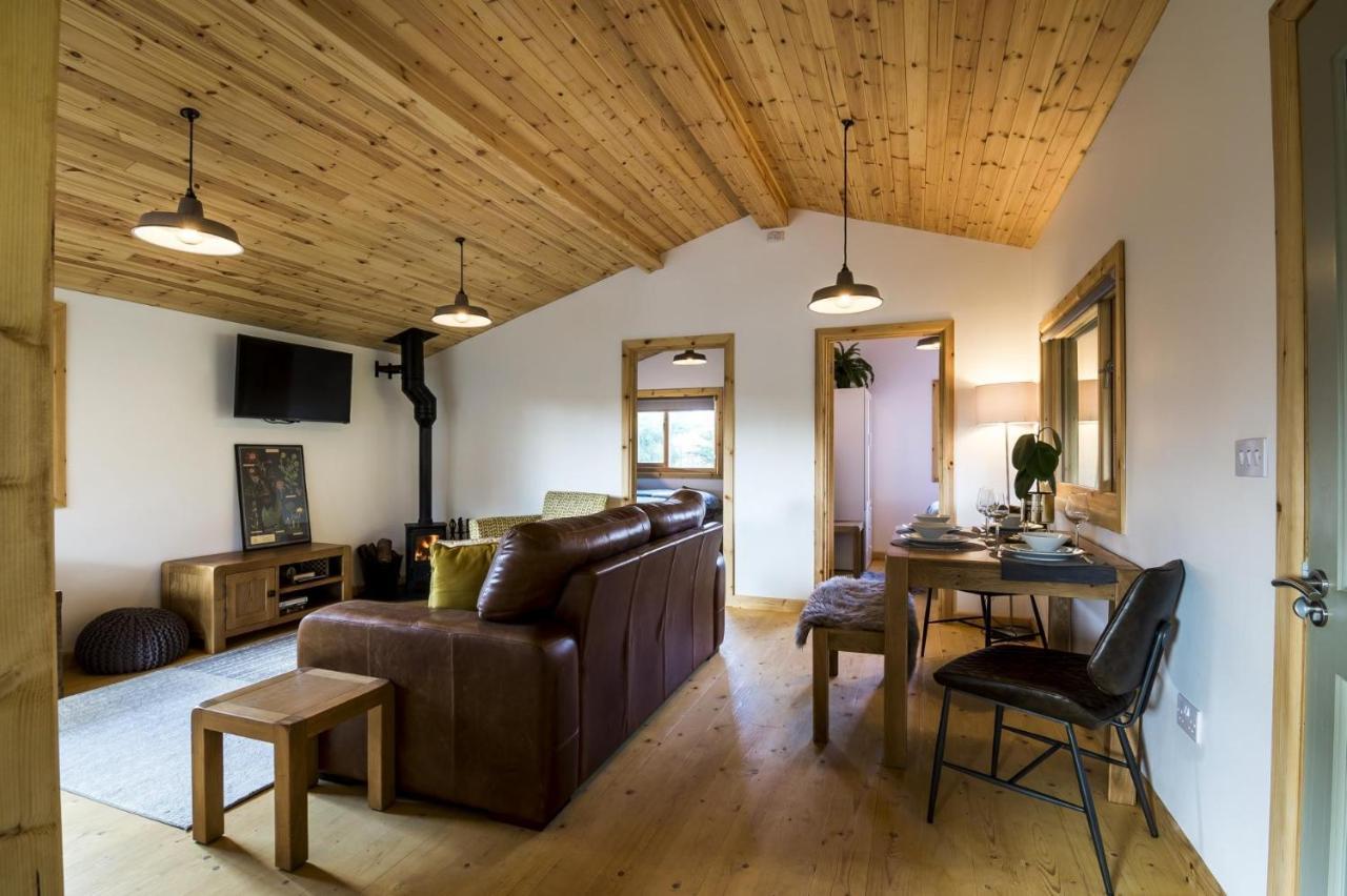 Fern Lodge - 2 Bedroom Log Cabin - Saint Florence - Tenby 외부 사진