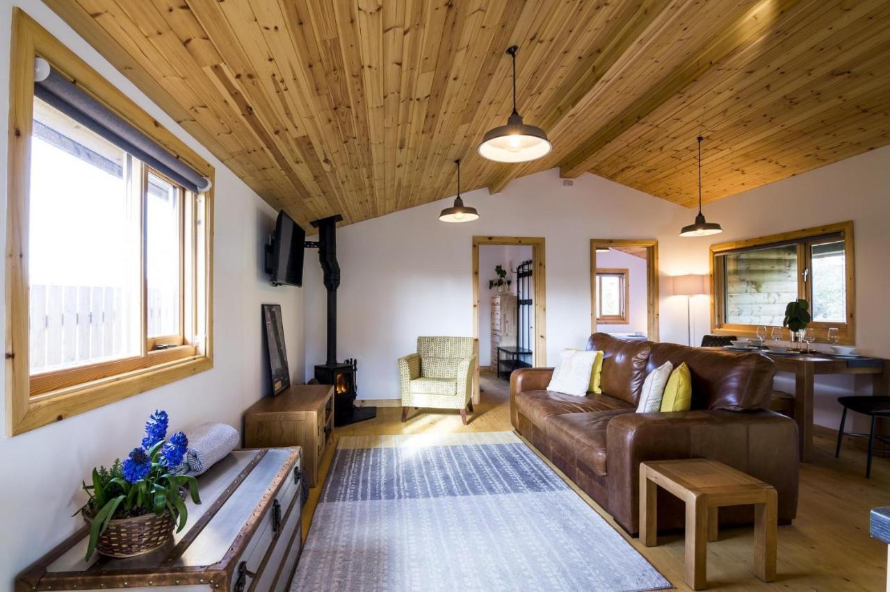 Fern Lodge - 2 Bedroom Log Cabin - Saint Florence - Tenby 외부 사진