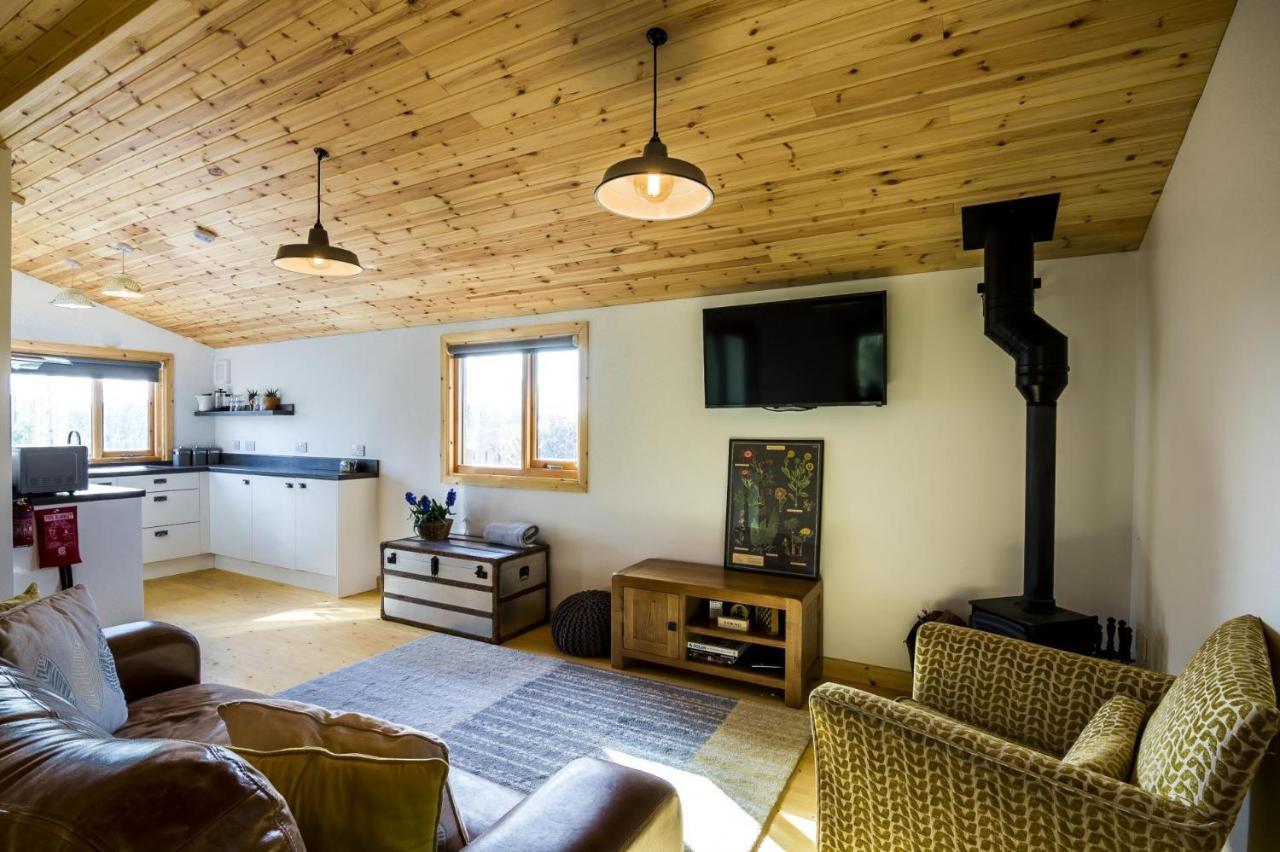 Fern Lodge - 2 Bedroom Log Cabin - Saint Florence - Tenby 외부 사진